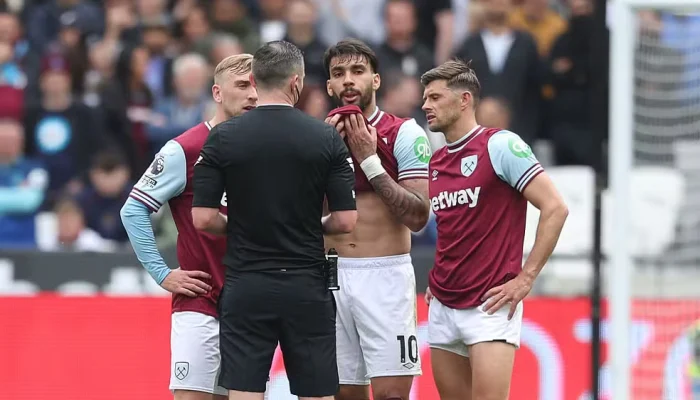 Lucas Paquetá recebe amarelo e fica com olhos marejados — Foto: Getty Images