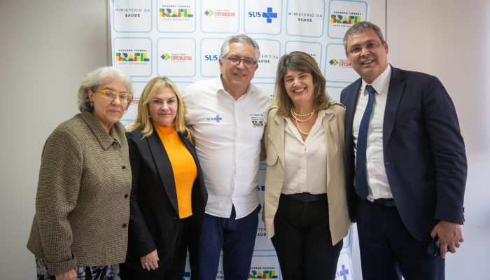A coordenadora de Saúde Mental, Suely Pinto, a secretária de Saúde, Márcia Cury, o ministro da Saúde, Alexandre Padilha, a subsecretária Sheila Rodrigues Dias Filgueiras e o deputado federal Lindbergh Farias
