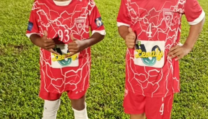Andrew, de 8 anos, e Kaique, de 9, ambos da categoria Sub-9,  defenderam o Futebol Clube Rio de Janeiro na Cruzeiro Cup